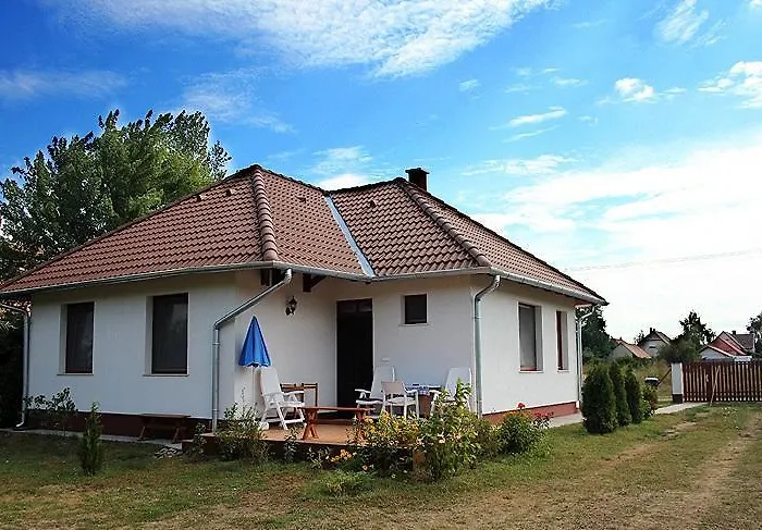 Cserkei Nyaralo Apartament *